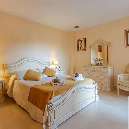 Apartmán 2 Bdr With Heated Pool & Jacuzzi Benalmádena