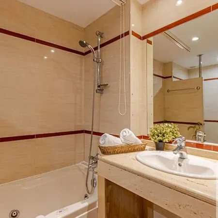 Apartment 2 Bdr With Heated Pool & Jacuzzi *