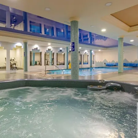 2 Bdr With Heated Pool & Jacuzzi