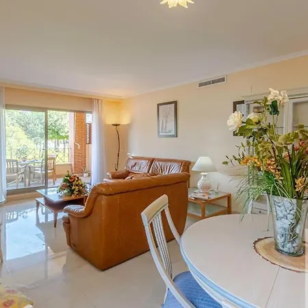 2 Bdr With Heated Pool & Jacuzzi 아파트