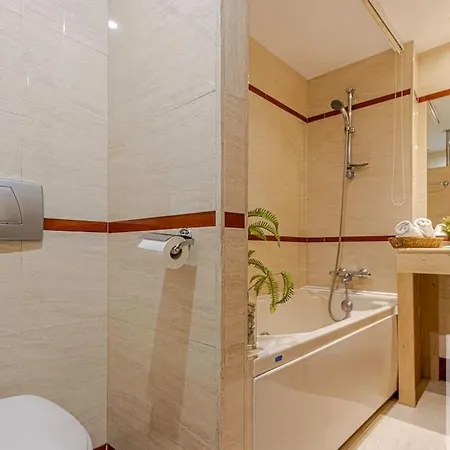 2 Bdr With Heated Pool & Jacuzzi 아파트